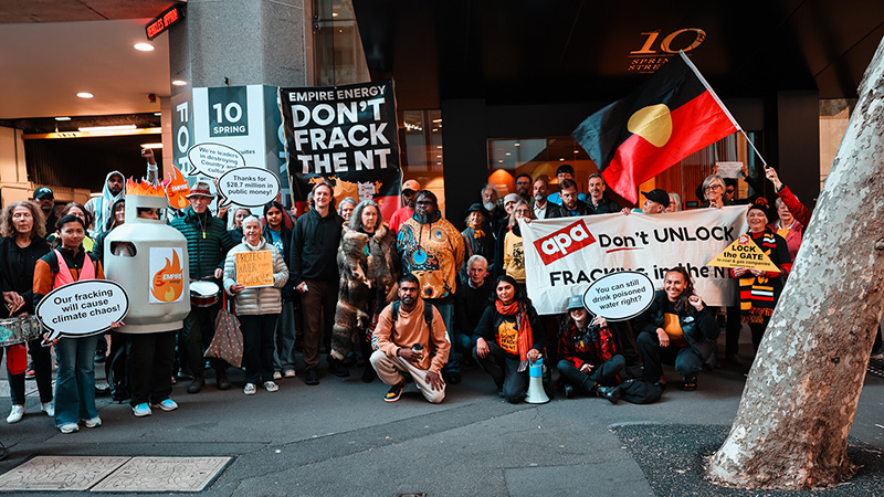 Protesters call on APA to not enable fracking in the Northern Territory. Photo credit: GetUp